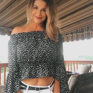 Meet your Posher, Joni